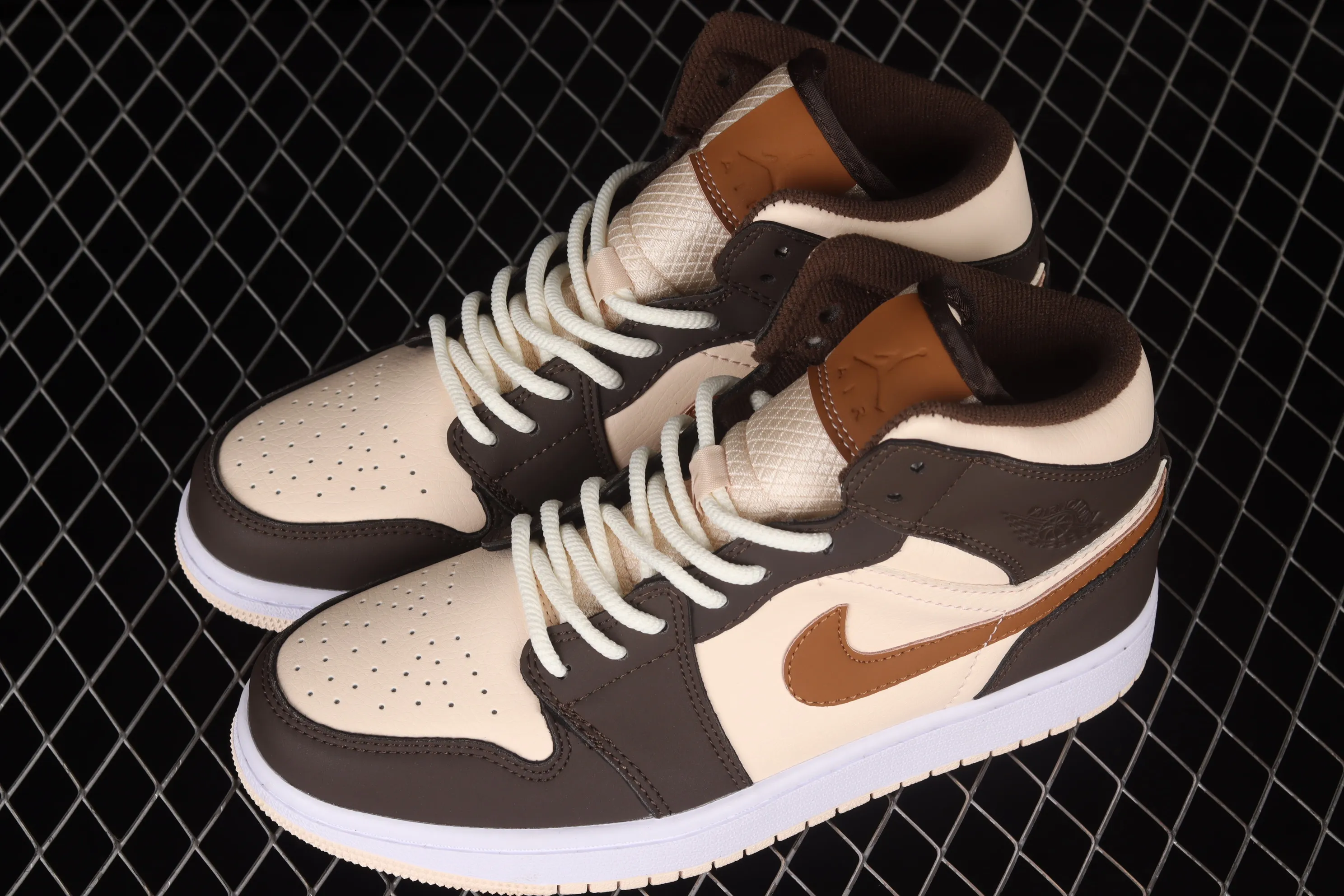 All categories Air Jordan Jordan series basketball shoes Air Jordan 1 Mid Z version Air Jordan 1 Mid AJ1 Joe 1 meter brown mid-top retro basketball shoes DO6699-200